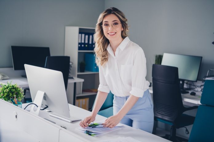 Photo,Of,Attractive,Young,Woman,Hr,Sort,Resume,Documents,Wear