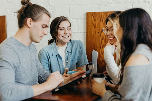 group of girls and guys studying together and collaborating.